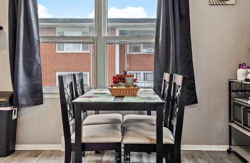 Aurora Apartment | Zen themed/FREE WIFI & Parking/Aurora/Near Downtown