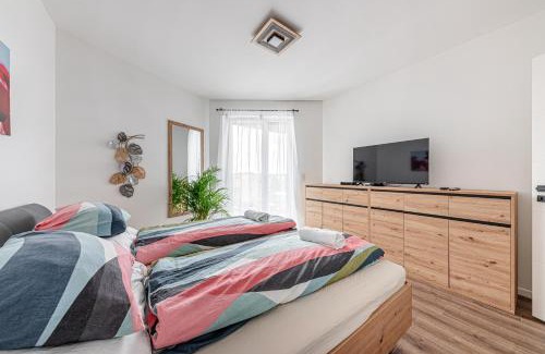 Zuglo Apartment | Zenit Sunrise Oasis -Garage, Balcony & Smart TV