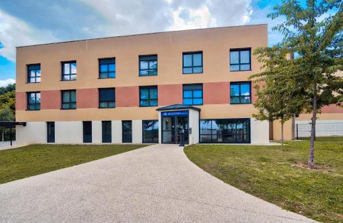 Magny-les-Hameaux Apartment | Zenitude Hôtel-Résidences Magny-les-Hameaux
