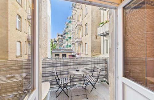 Wiesbaden Apartment | Zentrales Apartment im Westend I Küche I Balkon I für bis zu 4 Personen