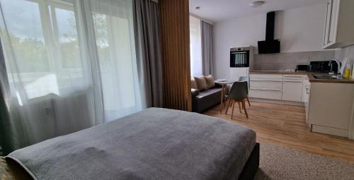 Chemnitz Apartment | Zentrum Apartment - OLED TV - PS4 - Balkon - Parking