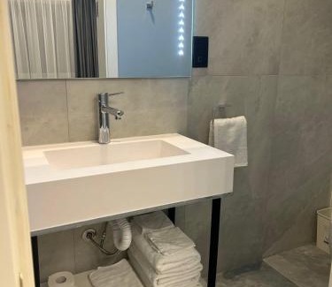 Tower Road Apartment | Zero55Rooms 3-bed 3-bath apartment with sea views