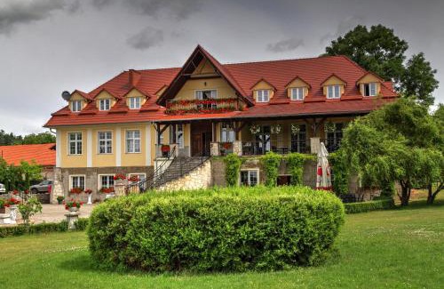 gmina Jerzmanowa Hotel | Zespół Pałacowo-Parkowy Bądzów
