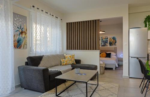 Katerini Apartment | Zeta-Garden Oasis & Private Parking by Optimum Link
