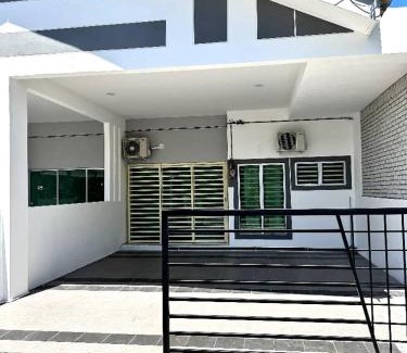 Lumut House | Zh homestay teluk batik