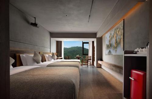 Wulingyuan Hotel | Zhangjiajie SANHE Hotel -Free one way pick up service over 2 night, Free shuttle to east gate of forest park,Free laundry service,Free fresh coffee,English speaking customer service