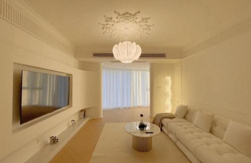 Huangpu Apartment | Zhome- Riverside Garden Fine Apt Near the Bund and BFC Mall