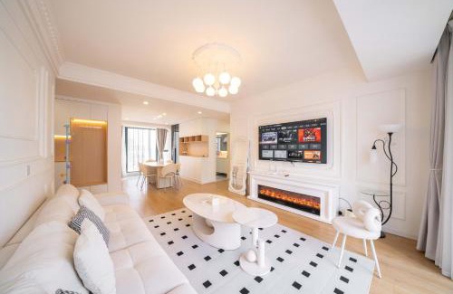 Huangpu Apartment | Zhome- Riverside Garden Fine Apt Near the Bund and BFC Mall