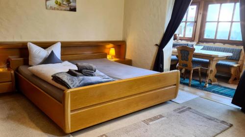 Rotensol House | Zi04 Doppelzimmer Loggia und Balkon