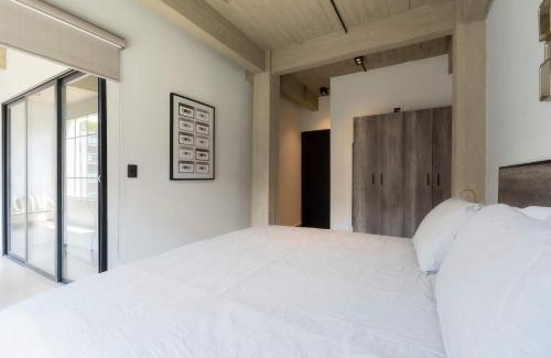 Historic Center Apartment | Zielo 3bdrm 2 bath Private balcony, Rooftop Walk to Zocalo