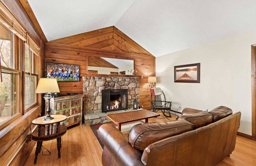 Blowing Rock Cabin | Ziggy Resorts River Cabins - Azalea