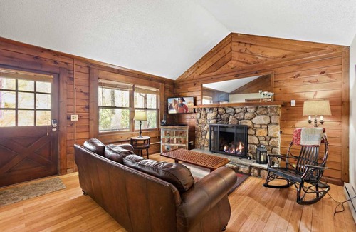 Blowing Rock Cabin | Ziggy Resorts River Cabins - Azalea