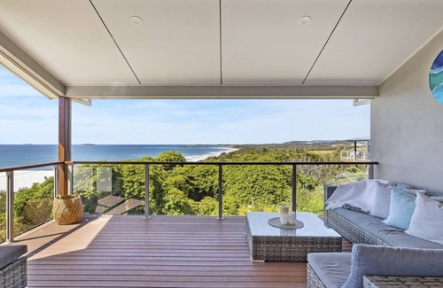 Woolgoolga House | Ziggy's - Revive, detox or simply chill out. Spa, Sauna, Ice Bath, Fire Pit and Views!