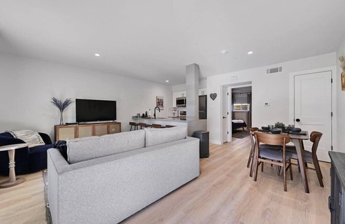 Barton Hills House | Zilker Bungalow, Pet Friendly