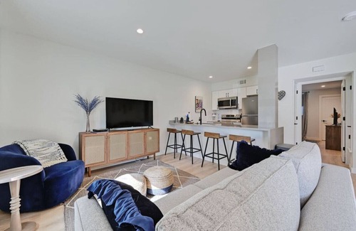 Barton Hills House | Zilker Bungalow, Pet Friendly