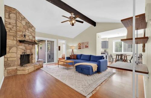 Barton Hills House | Zilker Home 3 Bedroom 2 Bath with Backyard