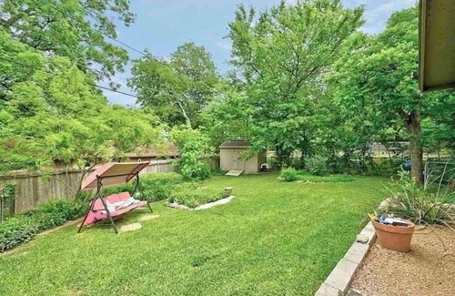 Barton Hills House | Zilker Home with Backyard 3BR 2BA
