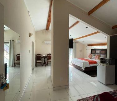 Ladysmith House | Zinzanathi Guest house