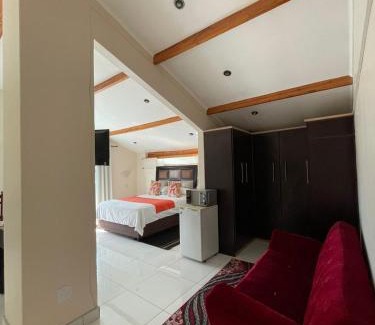 Ladysmith House | Zinzanathi Guest house