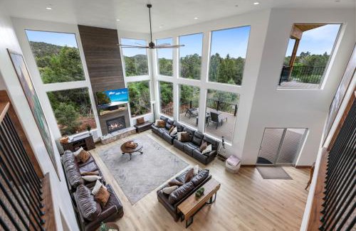 Zion National Park East Entrance Villa | Zion Breeze - New! 6 King Suites, 8 bdrm, Hot Tub, EV, E-Scooters