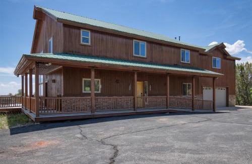 Zion National Park East Entrance House | Zion Ridge- Game Room, Hot Tub, 9 beds, Sleeps 14