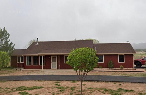 New Harmony House | Zion to Kolob Canyon Quiet Retreat Escape