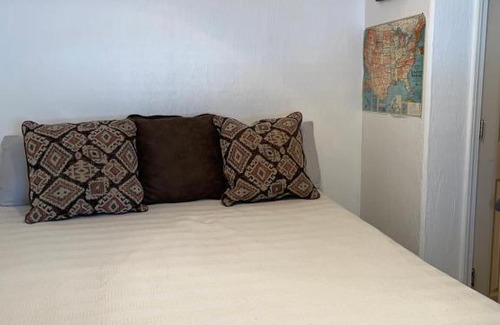 New Harmony House | Zion to Kolob Canyon Quiet Retreat Escape