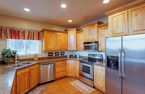 Zion National Park East Entrance Cabin | Zion Views- Casa De Canyon+ Resort Access