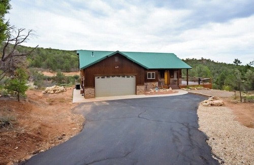 Zion National Park East Entrance Cabin | Zion Views- Casa De Canyon+ Resort Access