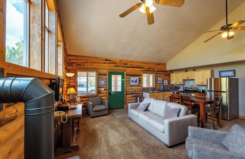 Zion National Park East Entrance Cabin | Zion Views- East Overlook Cabin+Resort Access