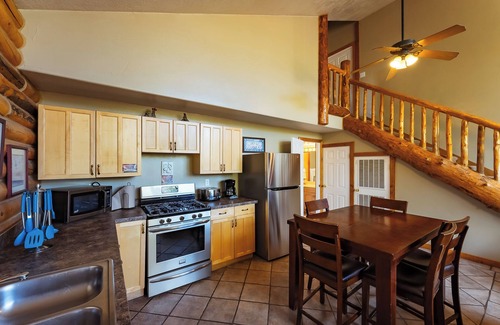 Zion National Park East Entrance Cabin | Zion Views- East Overlook Cabin+Resort Access