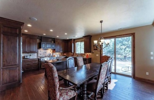 Zion National Park East Entrance House | Zion Views- Suite Serenity Lodge + Resort Access