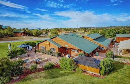 Zion National Park East Entrance Cabin | Zion Views-Sunset Cabin+Resort Access