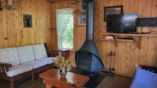 Frampton Ski Chalet | Zoucky Shack - Chalet Miller Zoo