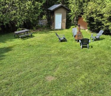 Frampton Ski Chalet | Zoucky Shack - Chalet Miller Zoo