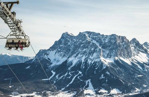 Lermoos House | Zugspitzzimmer 53 Kat.2 Blick Richtung Zugspitze - Loisach Smarthotel by Keyone