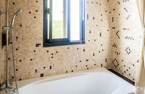 Jiaoxi Bed & Breakfast | Zum Adler Castle B&B