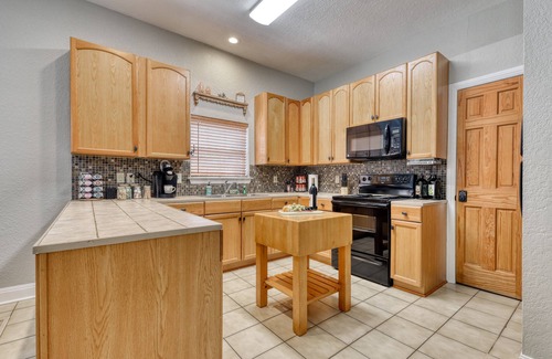New Braunfels House | ZunkHouse Platz - Downtown - River Access - Backyard Oasis