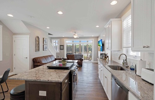 Ottawa House | Zuzu's Petals 3 bed 4 bath