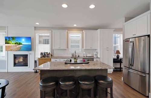 Ottawa House | Zuzu's Petals 3 bed 4 bath