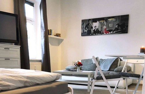 Zwickau Apartment | ZW01a Comfortable, centrally located 1-room apartment in Zwickau