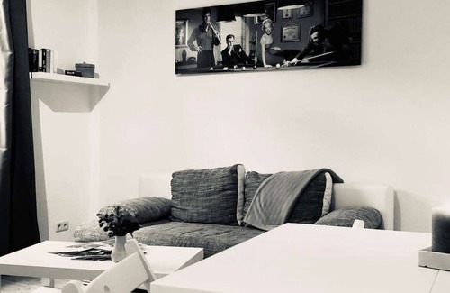 Zwickau Apartment | ZW01a Comfortable, centrally located 1-room apartment in Zwickau