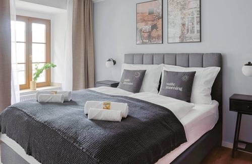 Zwickau Apartment | Zwickau Hauptmarkt | Suite XL + Sofa Bed