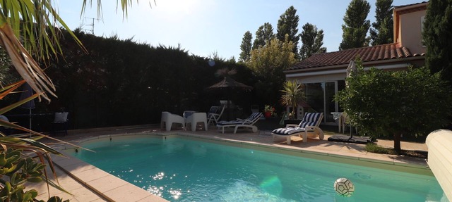 Magnificent villa with air-conditioned pool 10 minutes from beaches and 30 minutes from Spain.