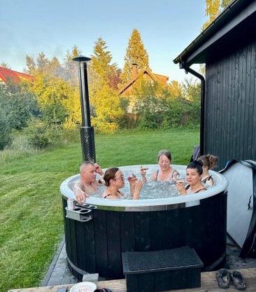 Ślusarnia-domek z sauną i balią nad jeziorem, Kaszuby