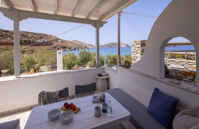 Αnemelo beach house in Panormos