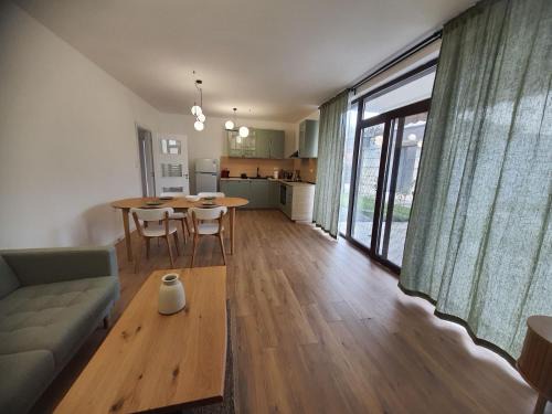 Вила Фамилия - Villa Family