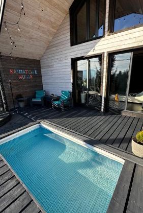 Карпатське Hygge котедж для двох з чаном-джакузі у горах