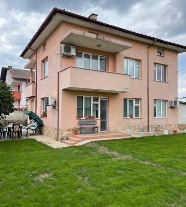 Къща Бети самостоятелни апартаменти с двор край Пловдив