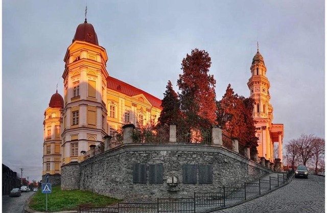 Старовинні апартаменти у центрі міста